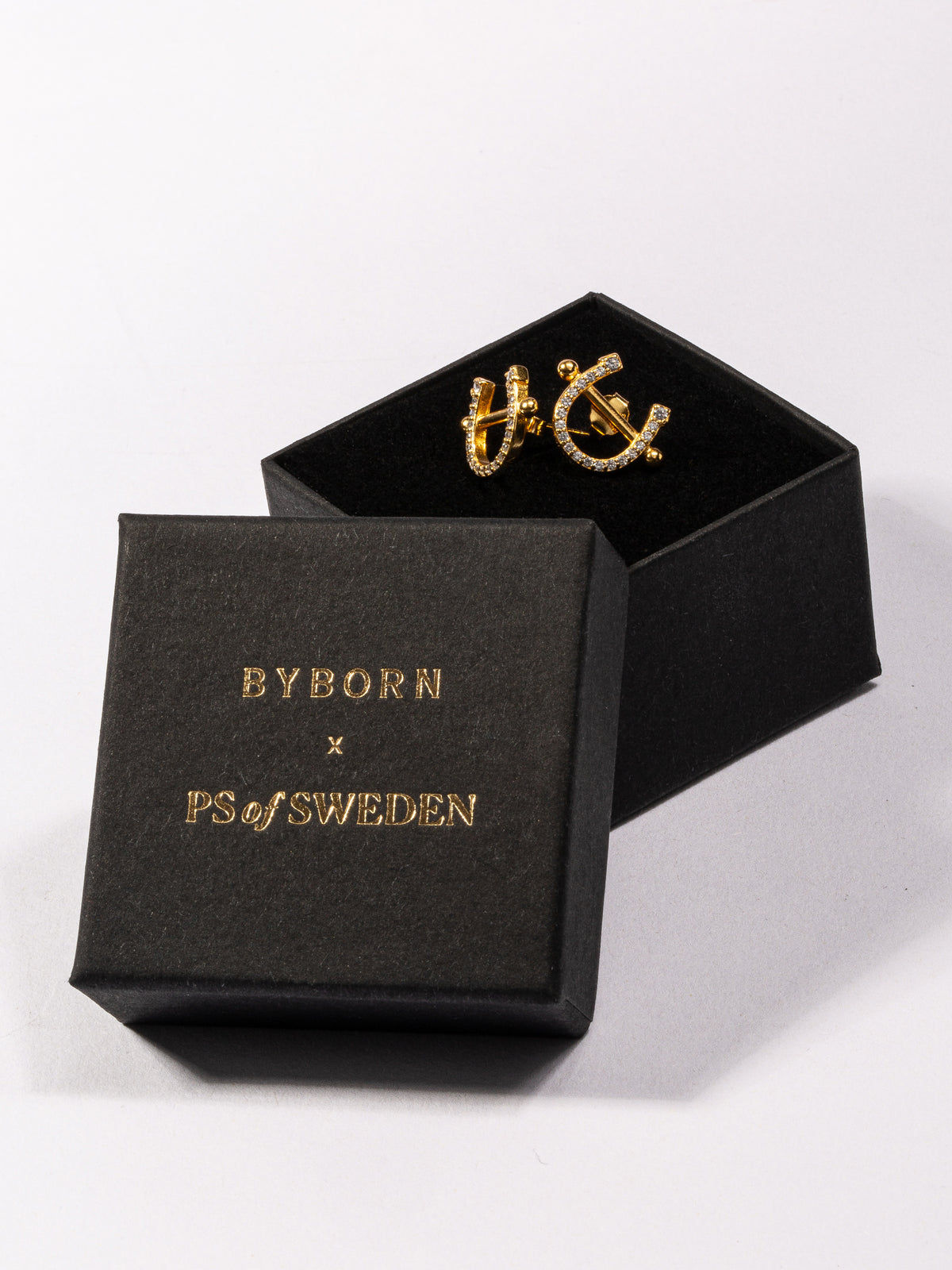 Pierced Horse Shoe Earrings Gold