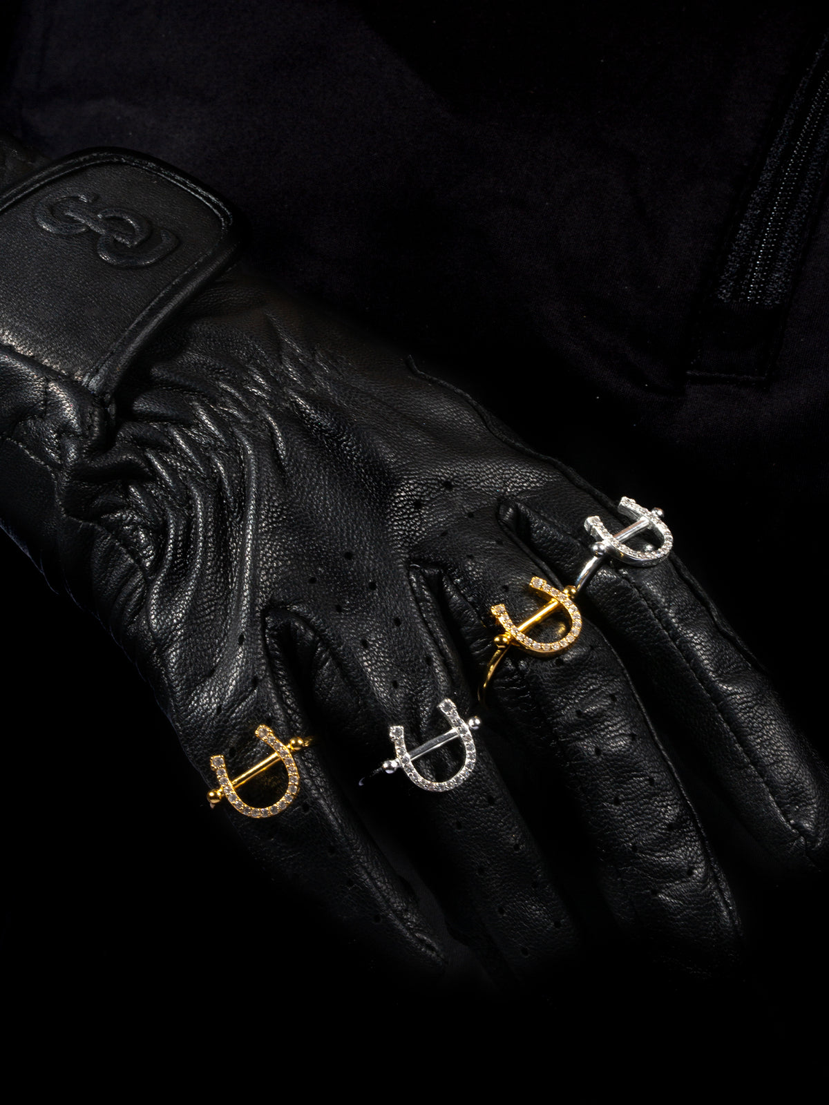 Pierced Horse Shoe Ring Gold
