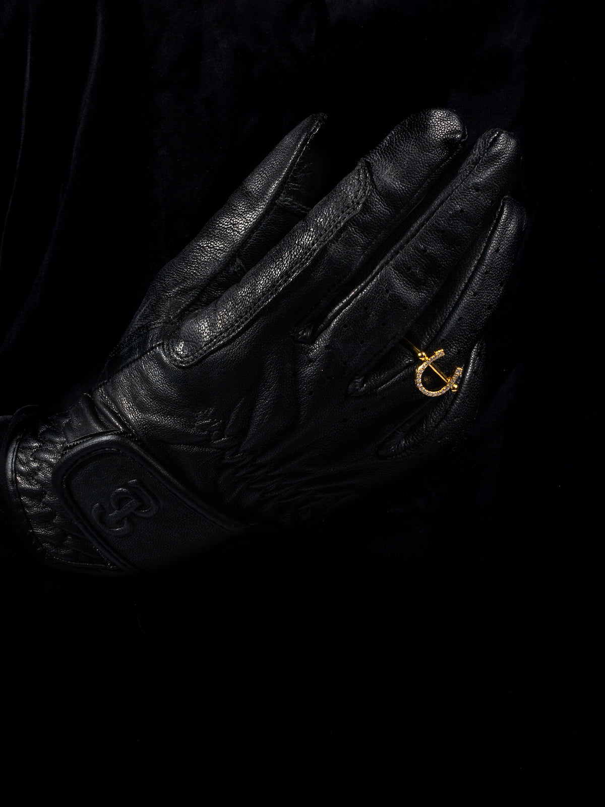 Pierced Horse Shoe Ring Gold