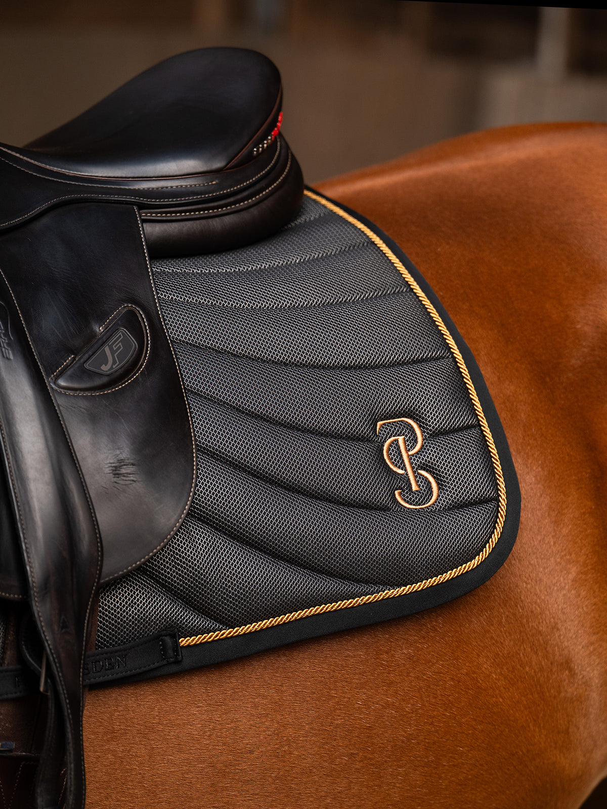 Airflow Mesh Jump Saddle Pad Black