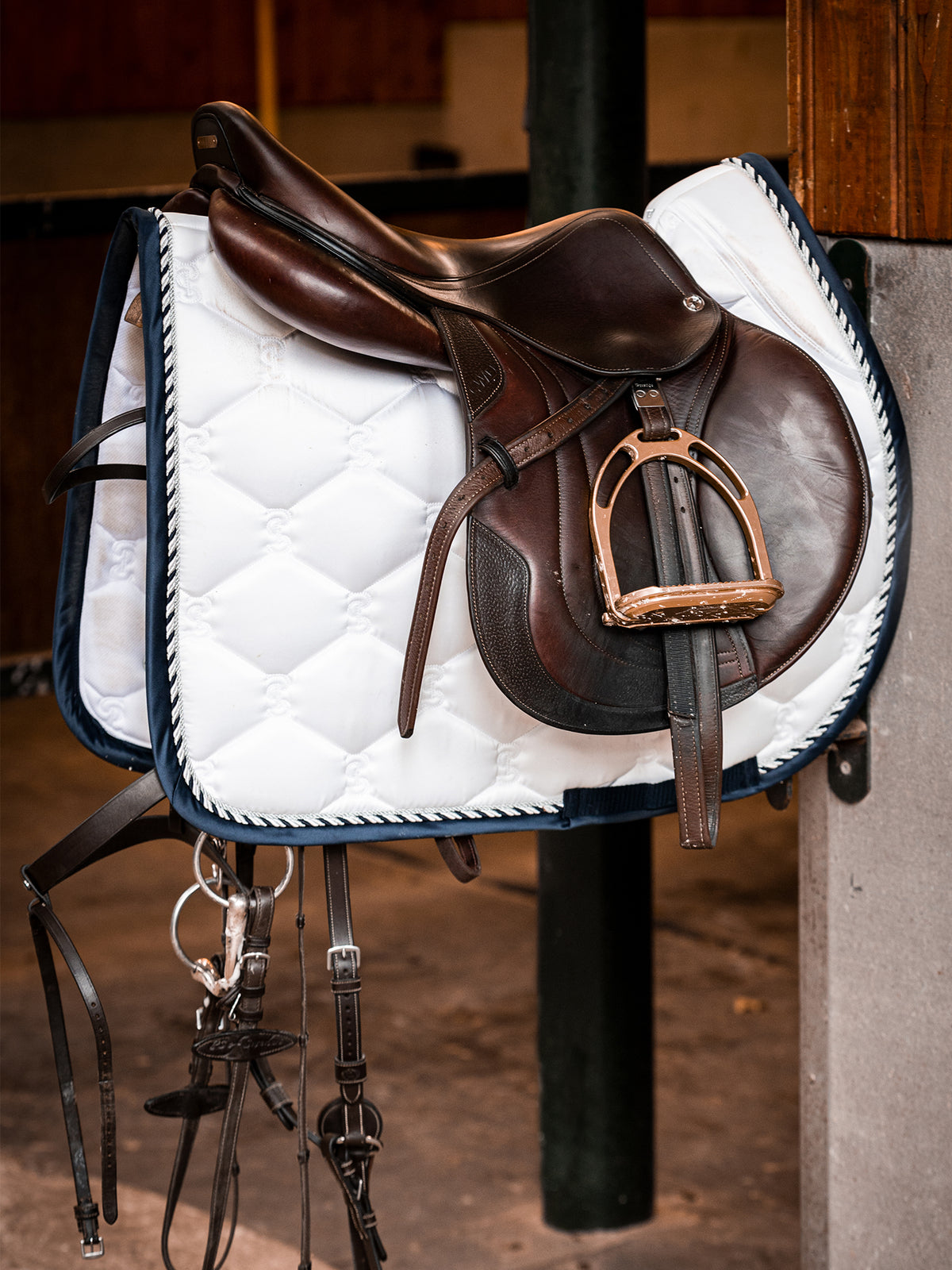 Saddle Pad Jump Signature White