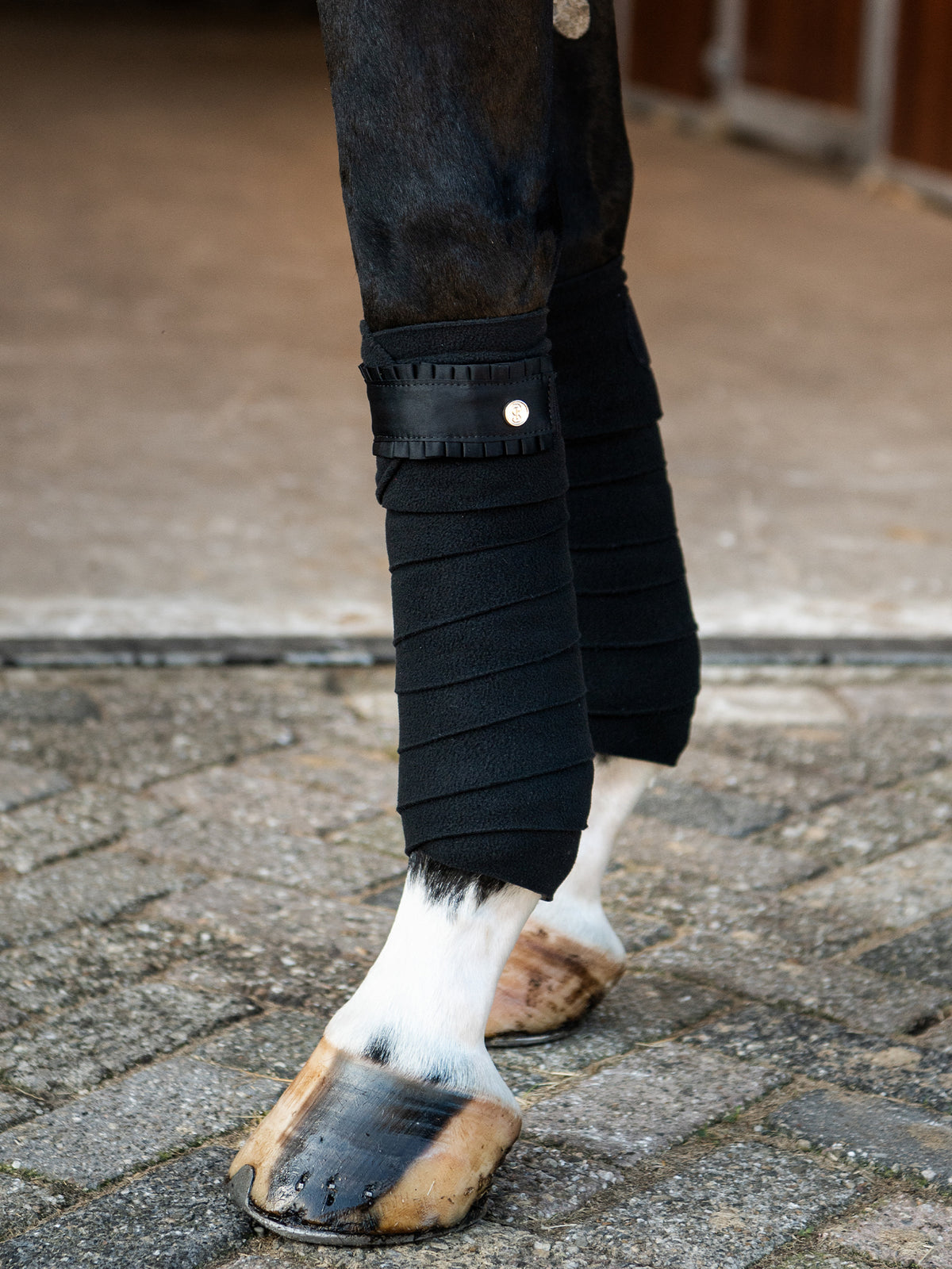 Polos Ruffle Black