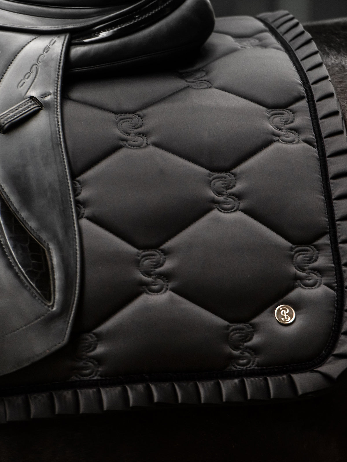 Saddle Pad Dressage Ruffle Black